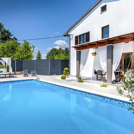 Three-bedroom In Svetvinčenat