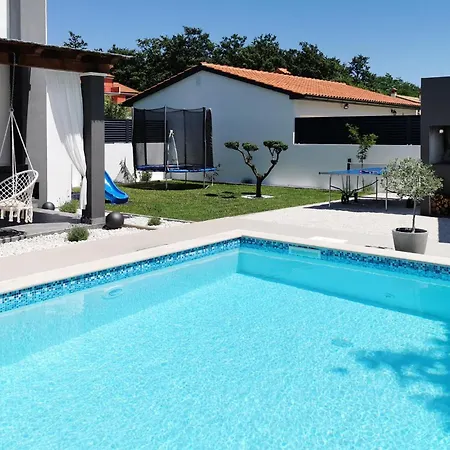 Three-bedroom In Svetvinčenat