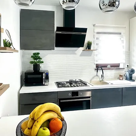 公寓 Three-bedroom In *