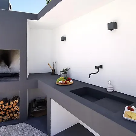 Three-bedroom In 公寓